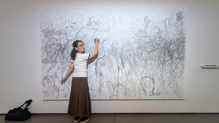 来場者が影を描いていく作品Shadow Piece