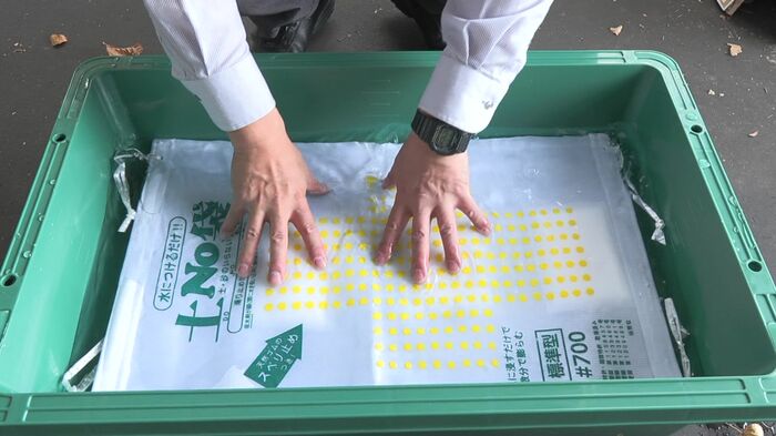 水につけると土のうになる商品