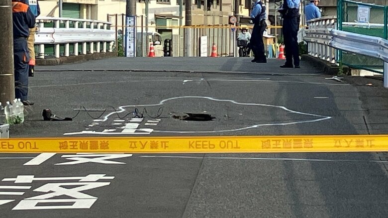 埼玉・川口市で道路陥没…大きさ縦横約1ｍ「穴があいている」通行人から110番通報｜FNNプライムオンライン