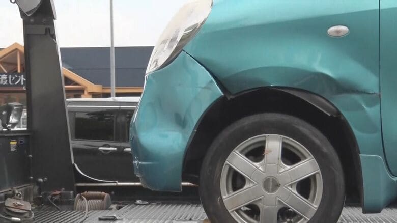 80代女性運転の普通乗用車が70代男性をはねてスーパーの壁に突っ込む…アクセルとブレーキ踏み間違えたか　新潟・佐渡市｜FNNプライムオンライン