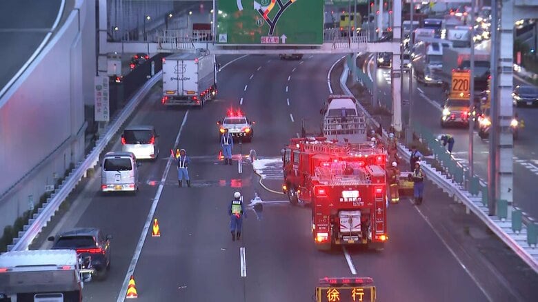 首都高湾岸線で「トラックのエンジン燃えている」　消防車など9台で消火活動中　けが人は確認されず｜FNNプライムオンライン
