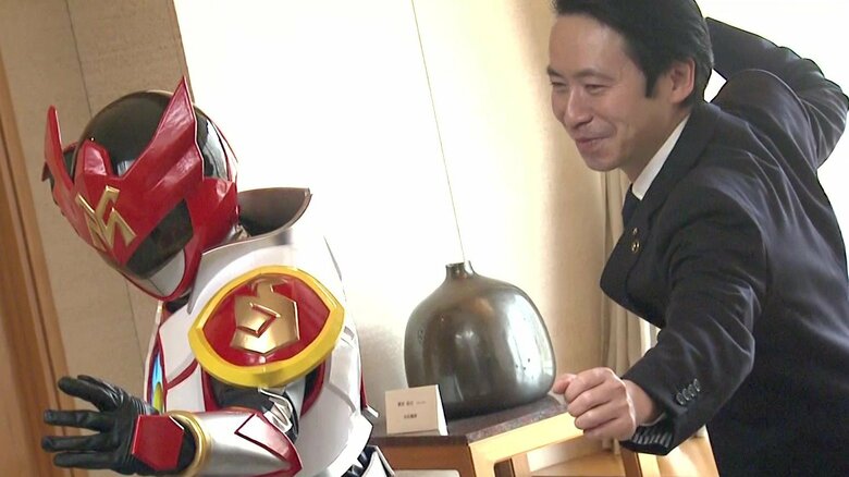子どもと山形弁を守る新ヒーロー「言霊戦士ヤンバイダー」誕生　市長が今後の活動にエール【山形発】｜FNNプライムオンライン