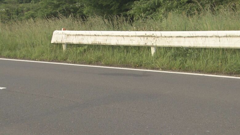 車が止まっていたと場所には 車から漏れ出たオイルとみられる跡がまだ残っていた