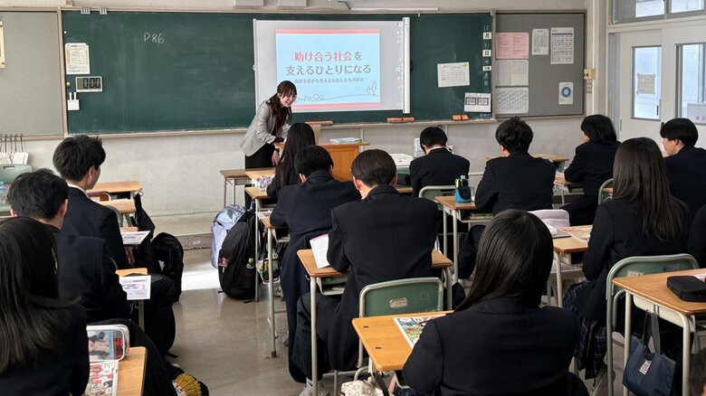 高校で行われた献血セミナーの様子