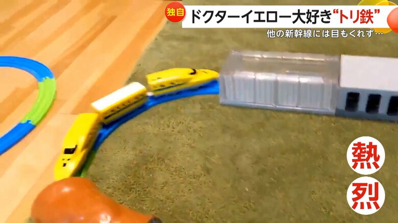 きいちゃんに熱烈アピールを受けるドクターイエロー