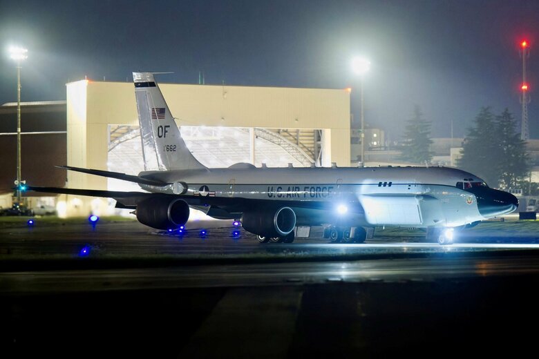 離陸するコブラボール（ 横田基地 25日未明 撮影：中曽根 彰氏）