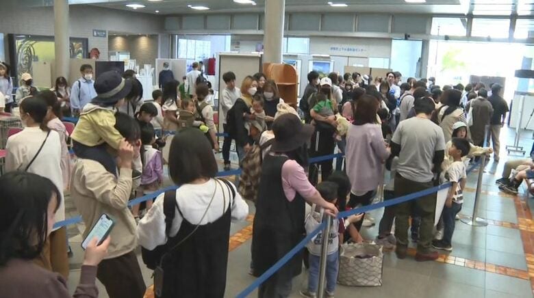 会場の外にできた行列