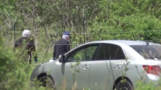 女性は男たちが去ったことを確認し助けを求めた