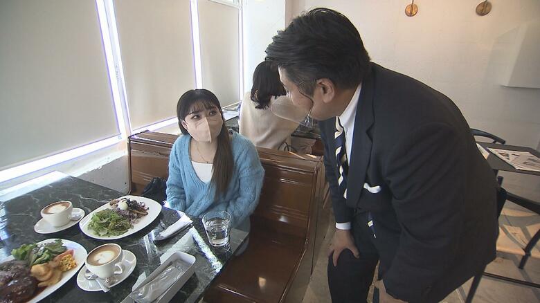 撮影現場のカフェに訪れたファン