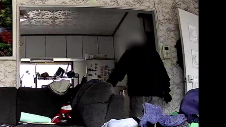 白いキャップの男（提供：被害者）