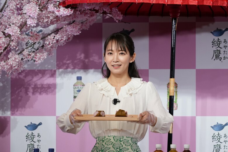 日本コカ・コーラ「綾鷹 桜デザインボトル」発売記念PRイベント