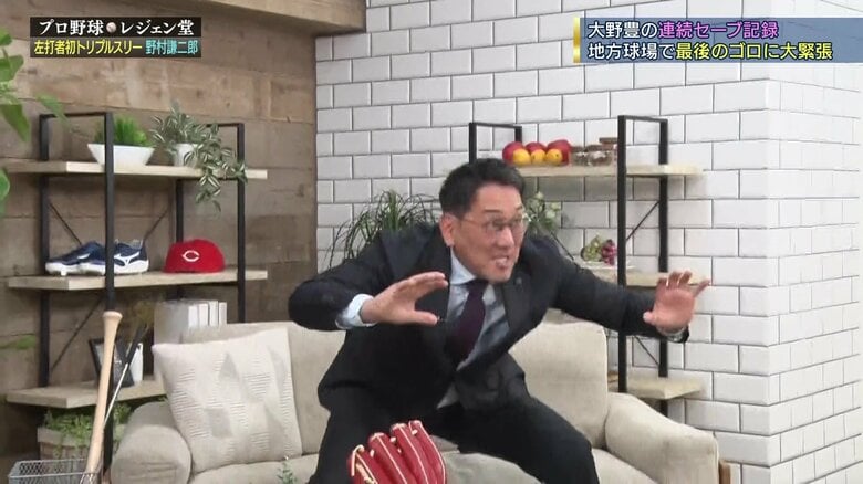 佐々岡氏のノーヒットノーラン達成の瞬間のファースト・長内氏のボールを受ける構え