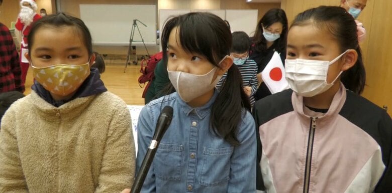 参加した子ども達は、選手への応援メッセージを書き込んでいた