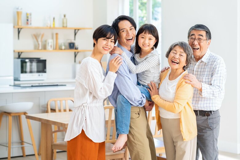 戦後、大きく変わった家族の形（画像：イメージ）