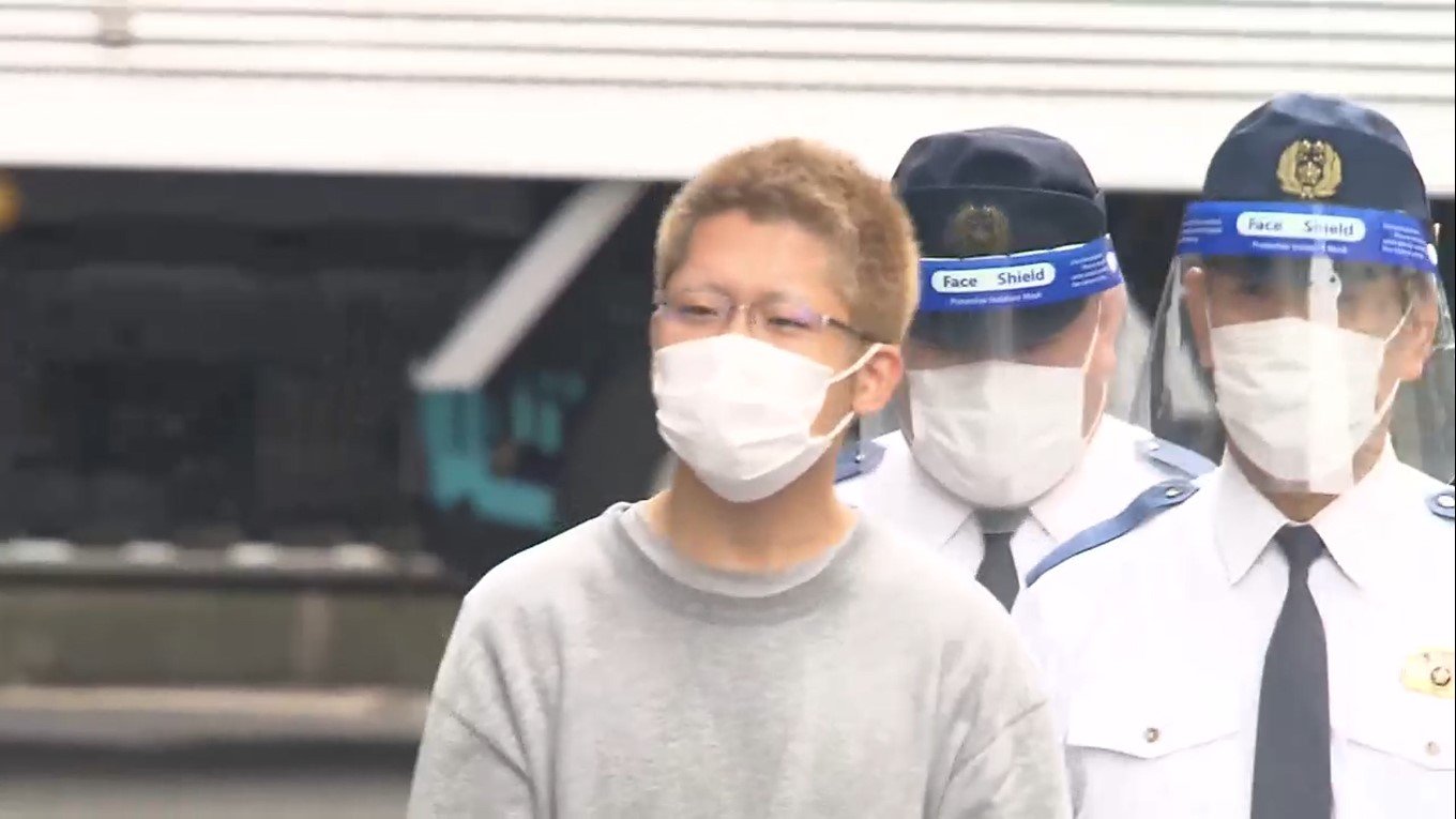 ジョーカー男 京王線 刺傷事件直前 ハロウィーンの渋谷を徘徊 防犯カメラに姿が オイル10缶も購入 Fnnプライムオンライン 走行中の京王線の車内で男性乗客を刃物で刺 ｄメニューニュース Nttドコモ