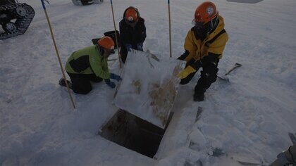“年に一度”観測機材のメンテナンス　雪を掘り進めると...