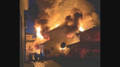 「建物の倍くらいの火が」　住宅全焼し3人死亡　60代夫婦と30代の娘と連絡取れず　「部屋の中で豆炭が燃えている」と119番通報の直後に切れる　長野・東御市