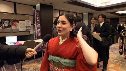 東京・新宿区の「はたちのつどい」“半数”が外国人…初めての振り袖は「苦しいけどきれい」　大阪では“オトナの階段”上るイベント