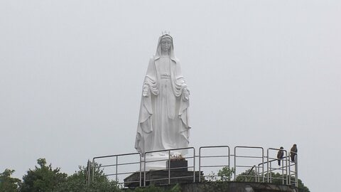 信仰のシンボル「岬の聖母像」が移転？　「宝のように大事にしている」信者の思い　航海の安全を見守ってきた像に一体何が