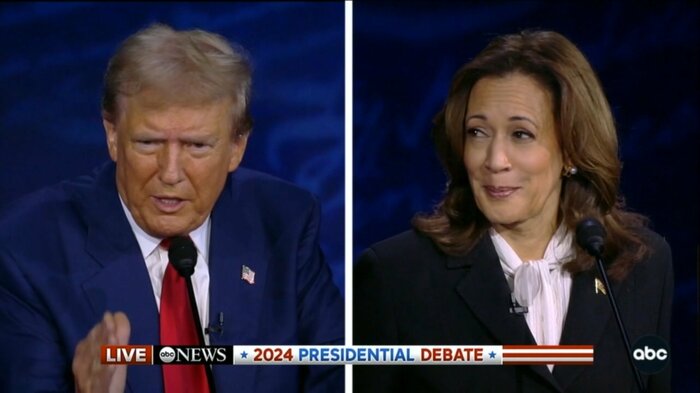 テレビ討論会でのトランプ氏とハリス氏