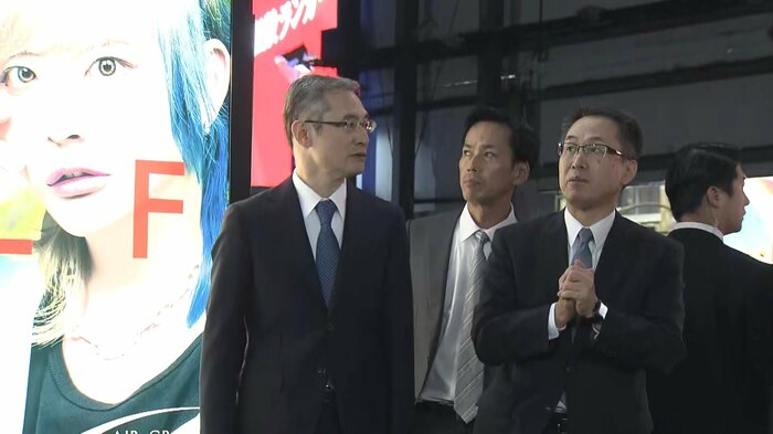 歌舞伎町を視察した露木警察庁長官