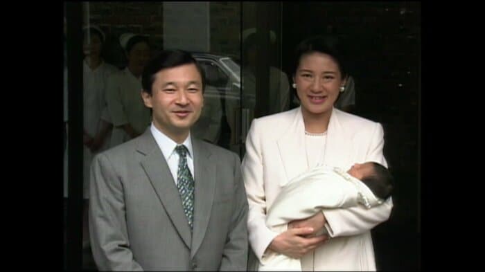 平成13（2001）年12月　愛子さまを出産し宮内庁病院を退院された雅子さま