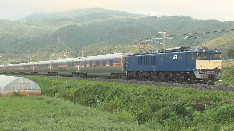 人気撮影スポットに鉄道ファン100人以上　寝台特急「カシオペア」“ラストラン”　展望室のある1両を埼玉県内の施設で展示へ｜FNNプライムオンライン