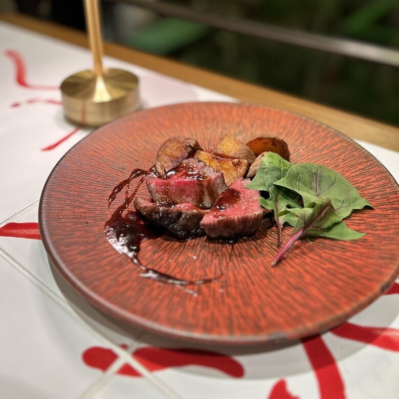 都会の真ん中で自然を感じる癒やしのイタリアン。フラリエの緑に囲まれながら味わう本格郷土料理とチーズリゾットの店｜FNNプライムオンライン
