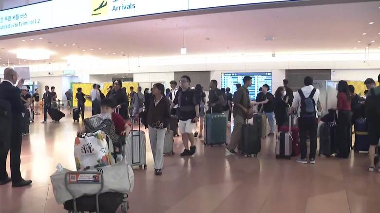 お盆休み最終日　羽田空港で帰国ラッシュピーク　約3万9200人が入国見込み　JR東海がUターンピーク　午前からほぼ満席｜FNNプライムオンライン