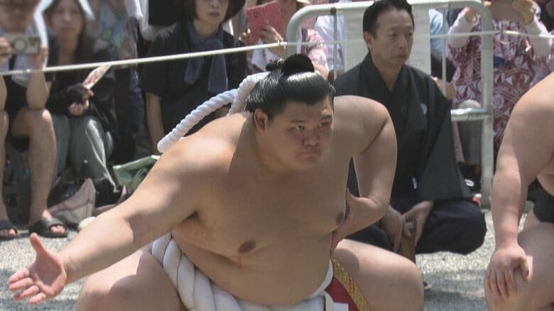 東西の横綱が揃うのは6年ぶり…大相撲名古屋場所を前に熱田神宮で奉納土俵入り 新横綱・大の里は雲竜型を披露｜FNNプライムオンライン