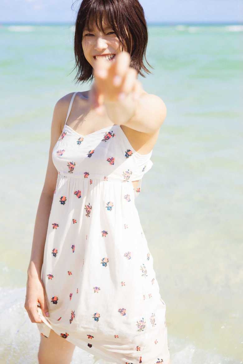 欅坂46渡邉理佐1st写真集『無口』集英社刊 撮影/倉本 GORI