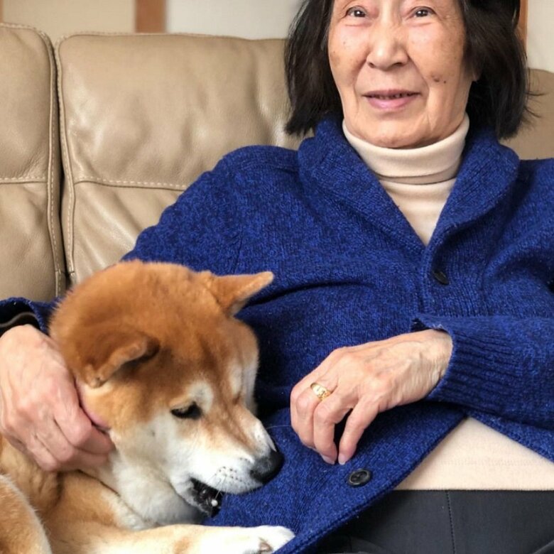 おばあちゃんのポッケにはお菓子が入っている