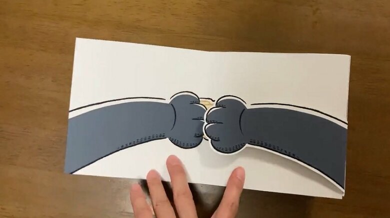 「ねぇマーマ？これ、なーんだ？？」7、8ページ目