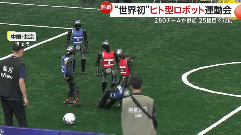 サッカーの試合でバタバタと倒れていく選手たち①