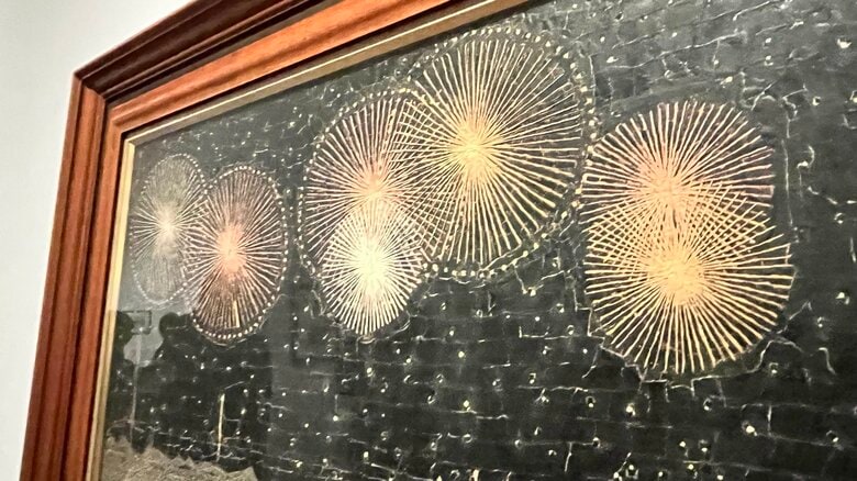 点と線で表現されている