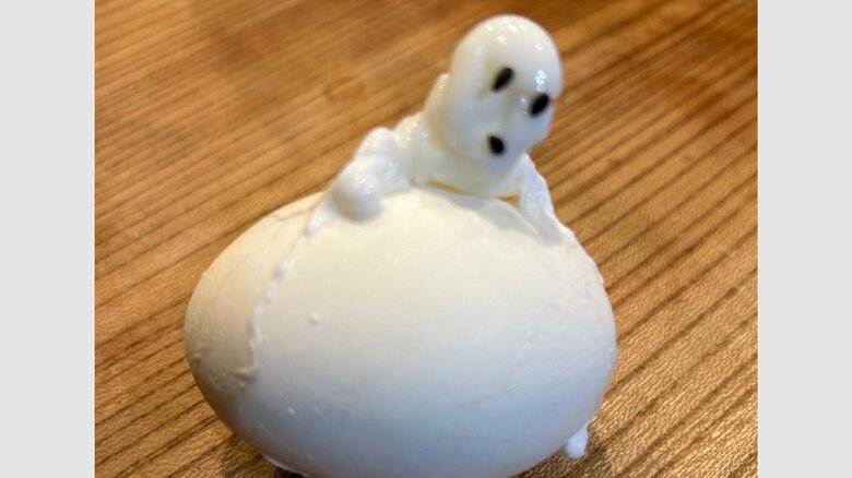 そこに黒ゴマがあると、生き物のように見える