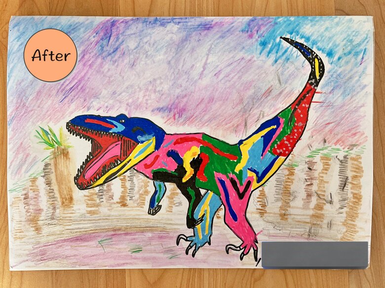 宿題カードの表紙に描いたカラフルな恐竜（提供：Pekepomさん）