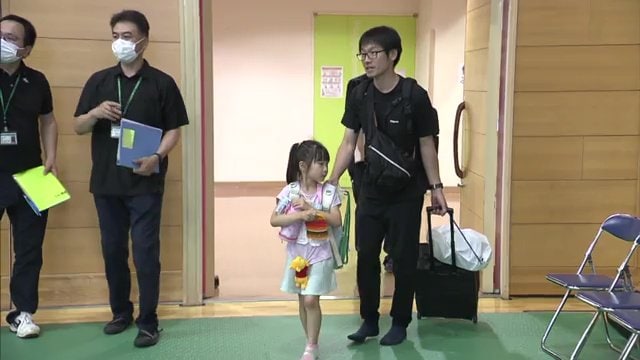 キャリーケースを持参した佐藤圭大さん「何を持っていけば…」