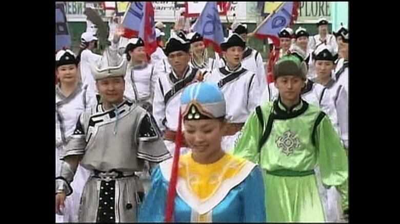 民族衣装の入場行進2