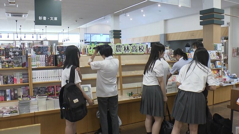 思い思いにレイアウトする生徒たち