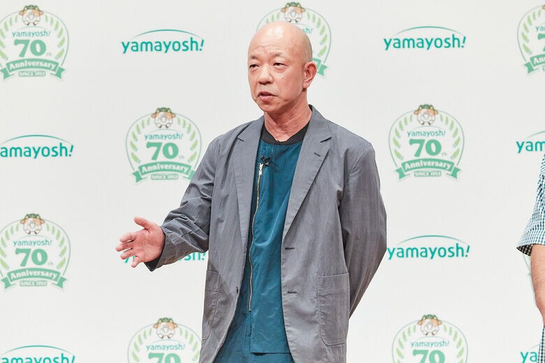 バイきんぐ・小峠英二さん　山芳製菓 70周年記念発表会