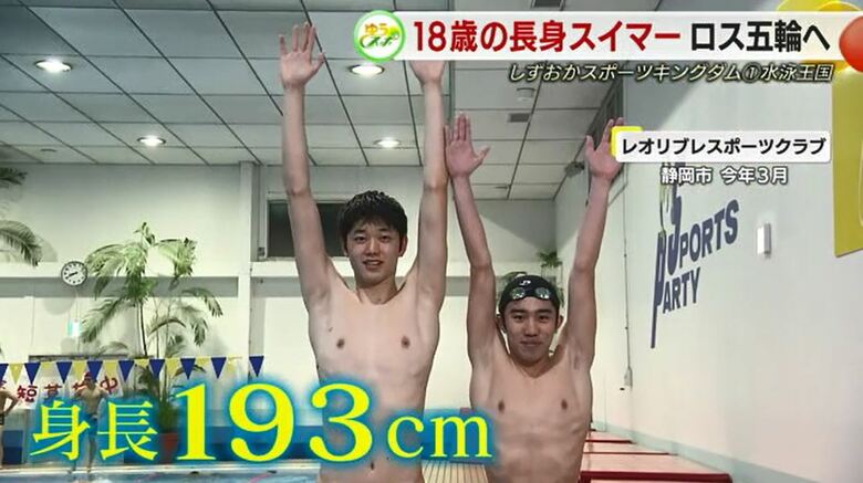 松田さん（左）は身長193cm