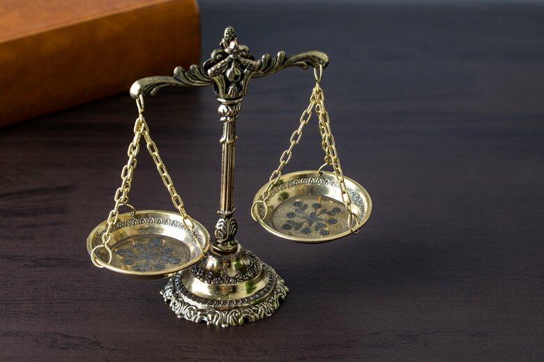 事業所得者と給与所得者で休業の賠償金に関する課税が異なる（画像：イメージ）