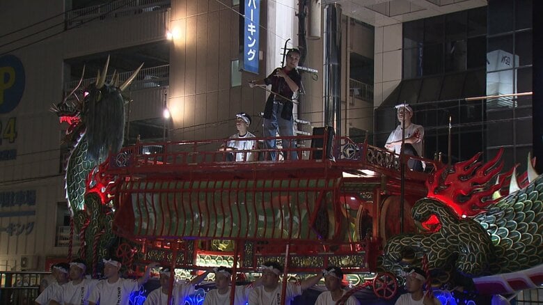 長崎くんちで唯一無二の仕掛け　屋形を開くと舞台が！