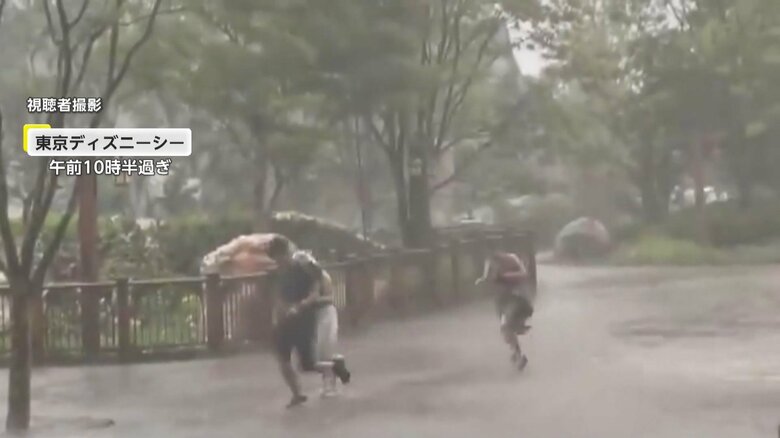 午前10時半過ぎに横殴りの雨が