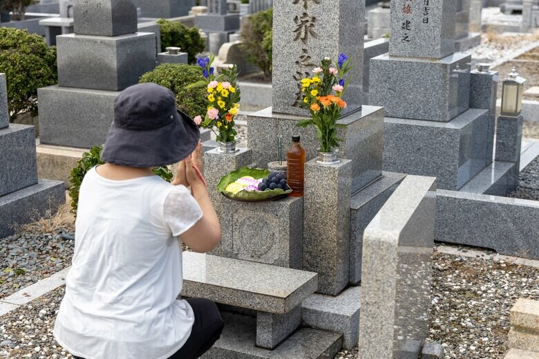 結婚すると姓が変わることの多い女性は墓を継ぎにくい（画像：イメージ）