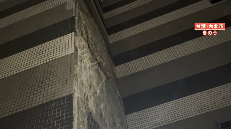 外壁が剥がれ落ちたショッピングモール