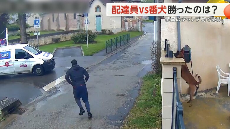 荷物を宅配ボックスに入れ、ダッシュで車に戻る配達員