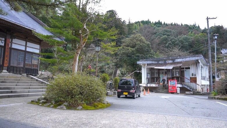 境内の中に共同浴場