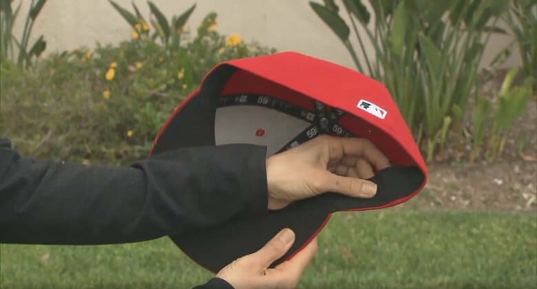 キャップ内側に受信機を設置